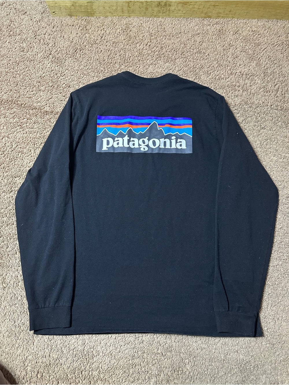 Patagonia t-shirt men’s medium black long sleeve minimalist outdoors - Picture 6 of 6